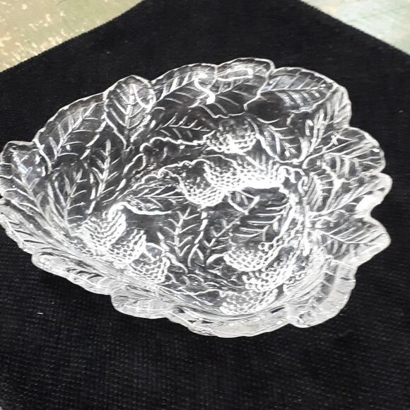 Vintage glass Indiana Glass Fenton Triangle Fruit Bowl Dish Logan… - Picture 4 of 7